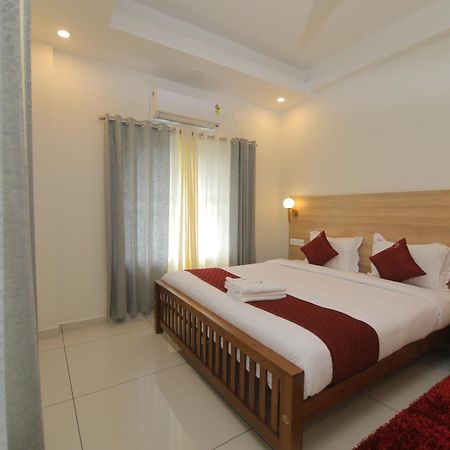 Castle Brook Residential Homestay Тірувалла Екстер'єр фото