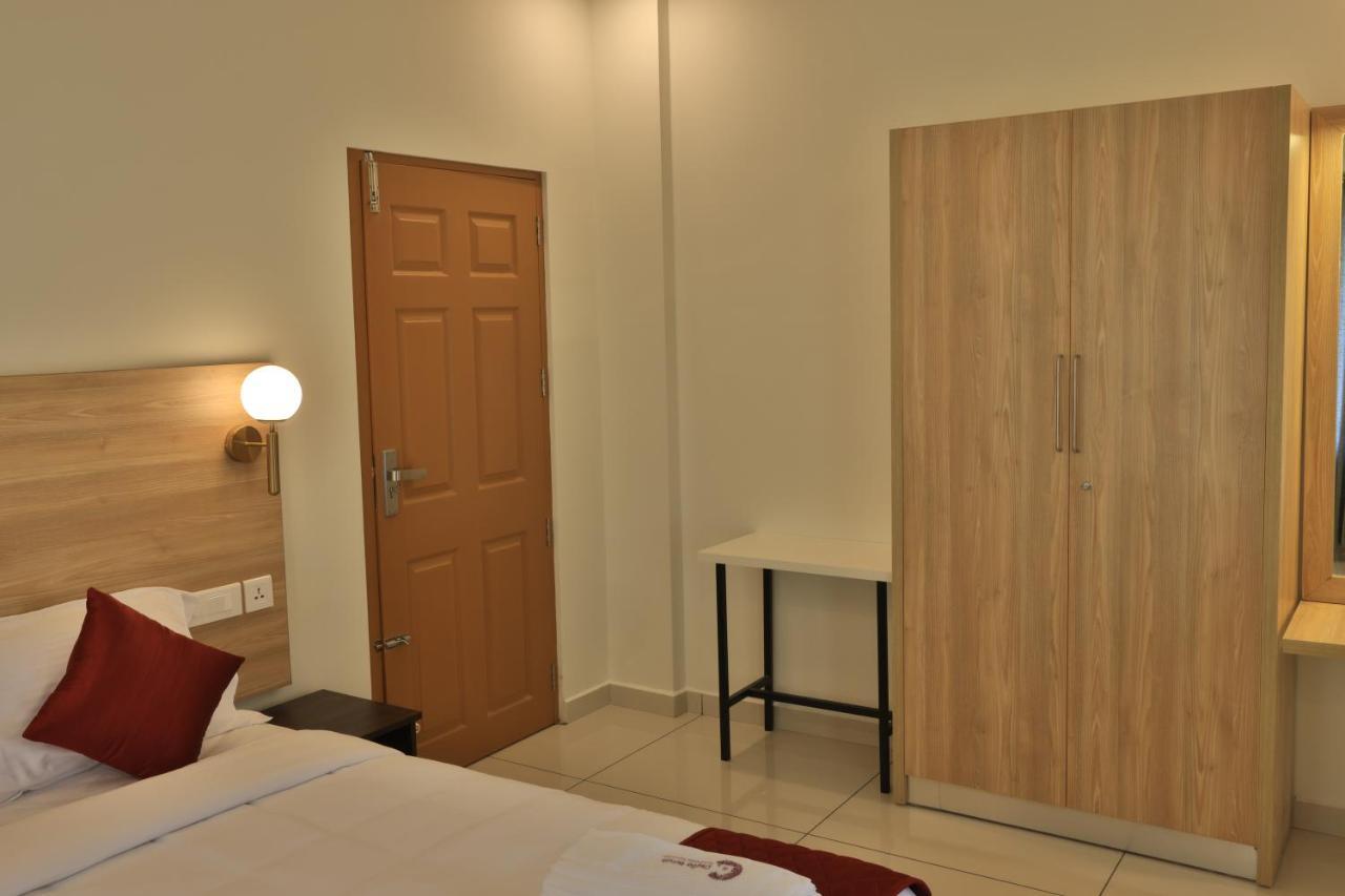 Castle Brook Residential Homestay Тірувалла Екстер'єр фото